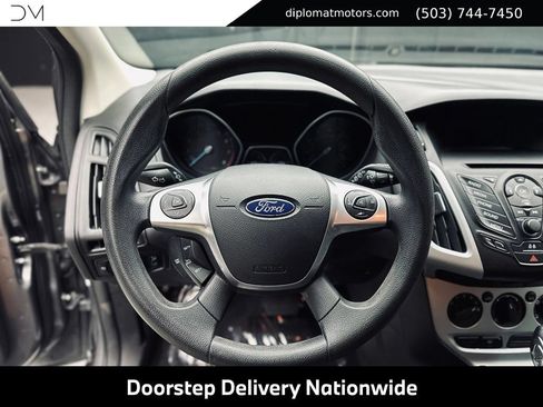 Used 2014 Ford Focus SE w/ SE Winter Package FWD image 27