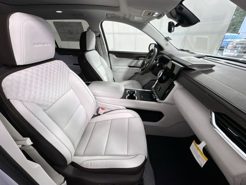 New 2026 GMC Acadia Denali w/ Super Cruise Package image 28