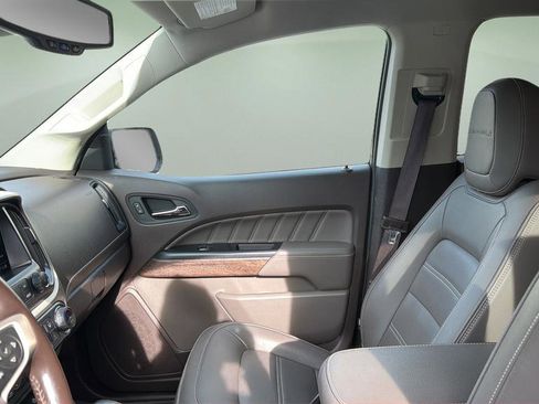 Used 2022 GMC Canyon Denali image 13
