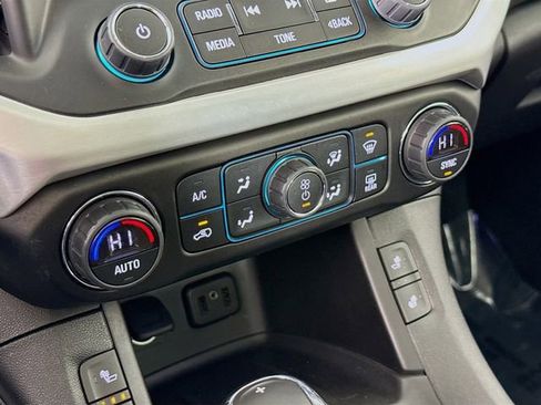 Used 2019 GMC Acadia SLT image 17