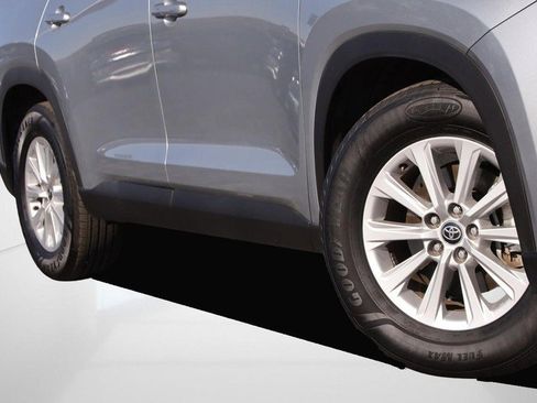 Certified 2025 Toyota Grand Highlander AWD image 3