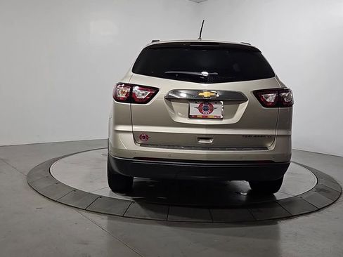 Used 2015 Chevrolet Traverse LT w/ Style and Technology Package FWD image 4