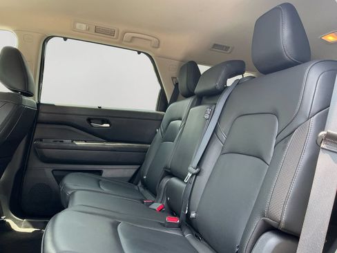 Used 2025 Nissan Pathfinder SL AWD/4WD image 15