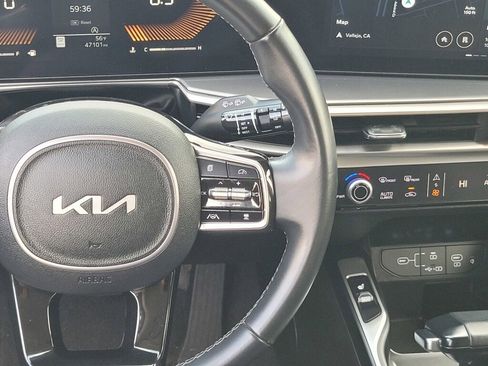 Used 2024 Kia Sorento S image 15