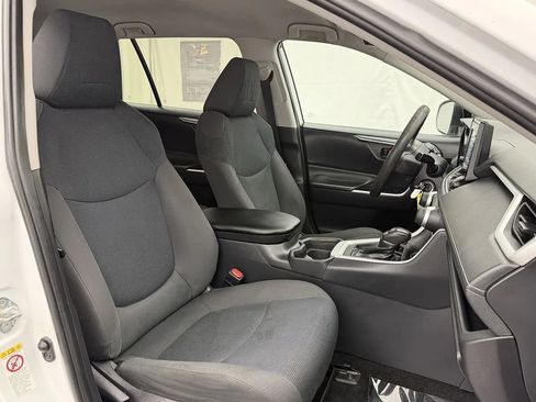 Used 2019 Toyota RAV4 LE AWD/4WD image 22