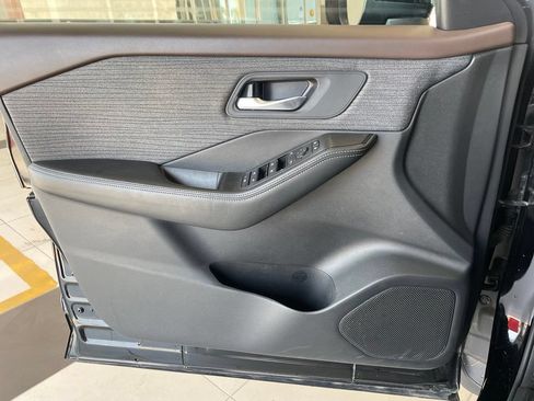 Certified 2023 Nissan Rogue SV FWD image 9