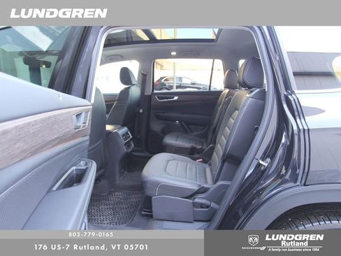 Certified 2025 Volkswagen Atlas SEL image 35