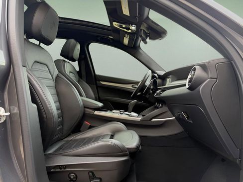 Used 2023 Alfa Romeo Stelvio Veloce image 17