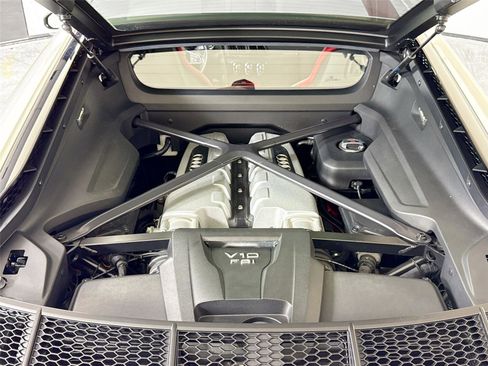 Used 2018 Audi R8 V10 w/ Premium Package image 23