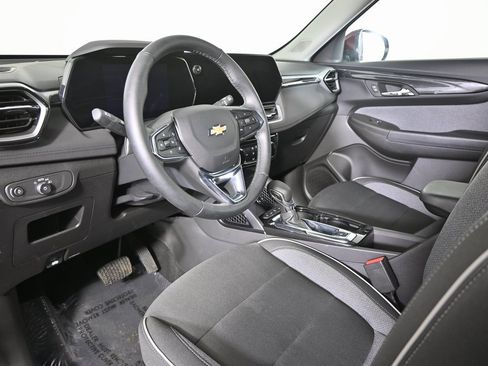 Used 2025 Chevrolet TrailBlazer LT w/ LT Cold Weather Package image 22