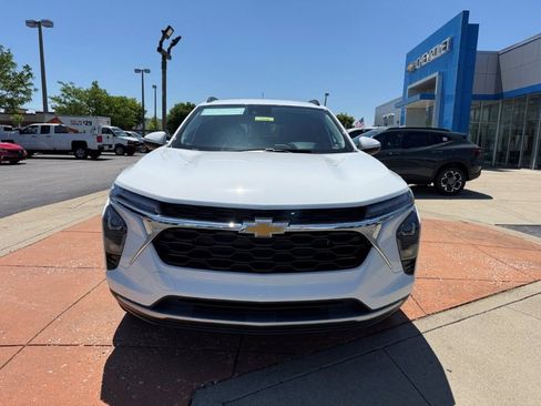 New 2026 Chevrolet Trax LT FWD image 2