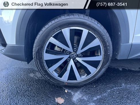 Used 2022 Volkswagen Taos SE image 3
