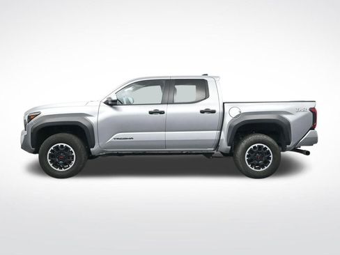 Used 2024 Toyota Tacoma TRD Off-Road image 10