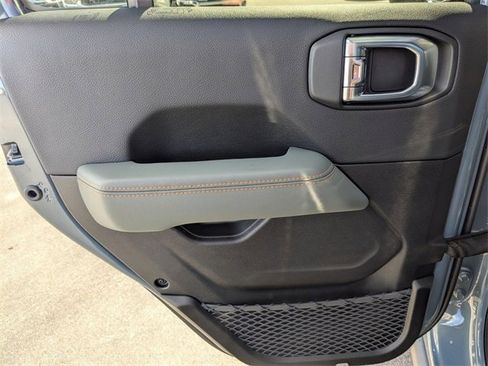 New 2025 Jeep Gladiator Mojave image 26