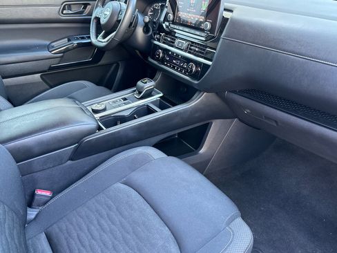 Used 2025 Nissan Pathfinder SV AWD/4WD image 18