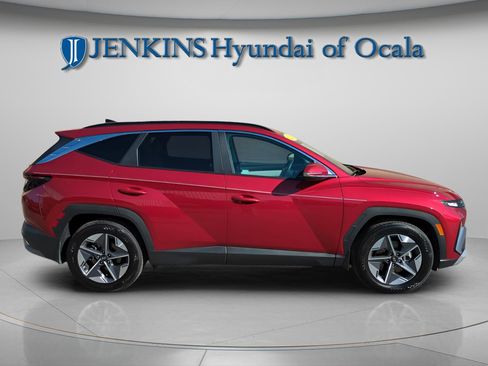 Used 2025 Hyundai Tucson SEL FWD image 2