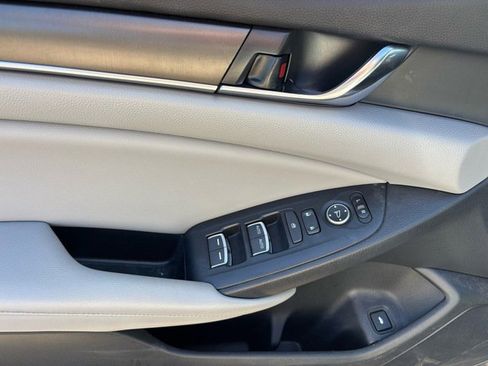 Used 2019 Honda Accord LX image 9