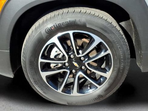 Used 2025 Chevrolet TrailBlazer LT w/ Convenience Package FWD image 10