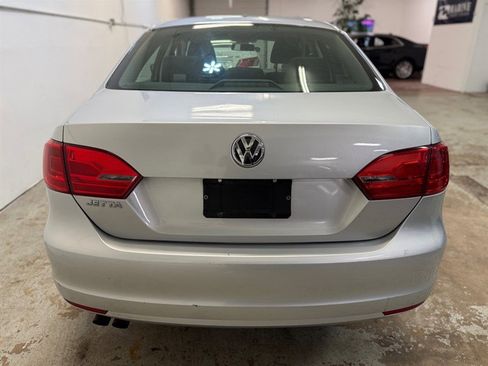 Used 2011 Volkswagen Jetta Sedan image 5