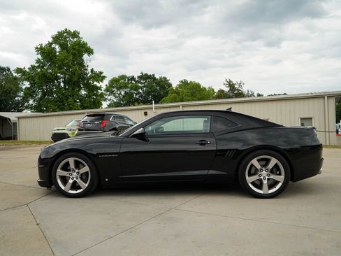 Used 2010 Chevrolet Camaro SS RWD image 24