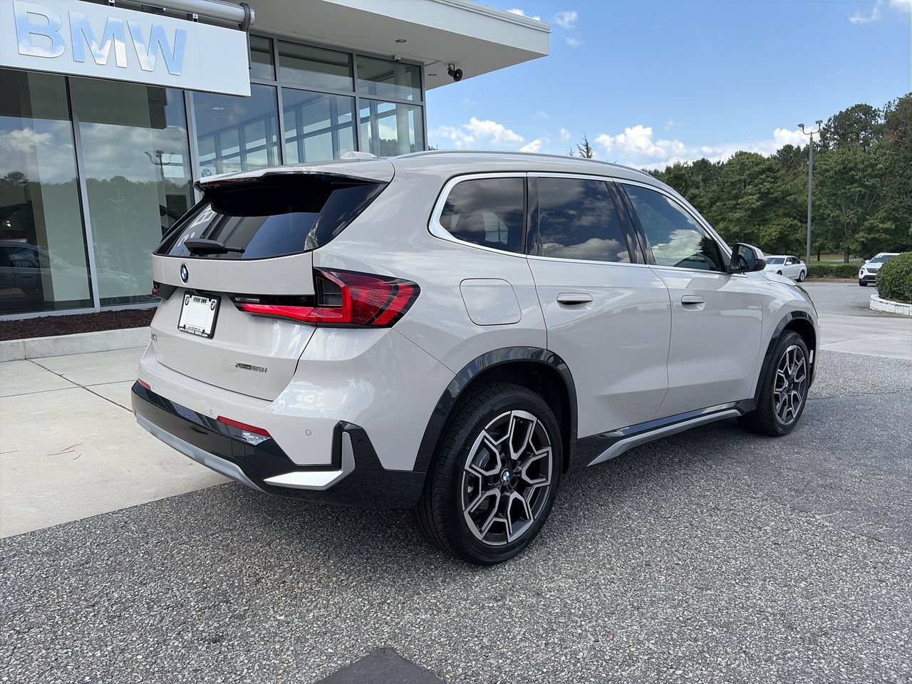 Used 2027 BMW X1 xDrive28i AWD/4WD image 8