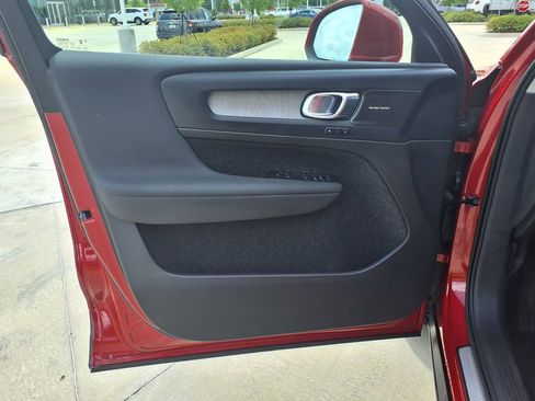 Certified 2023 Volvo XC40 B5 Ultimate w/ Protection Package Premier AWD/4WD image 13