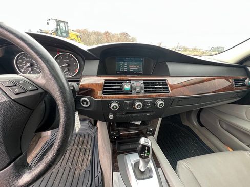 Used 2010 BMW 528i xDrive Sedan image 18