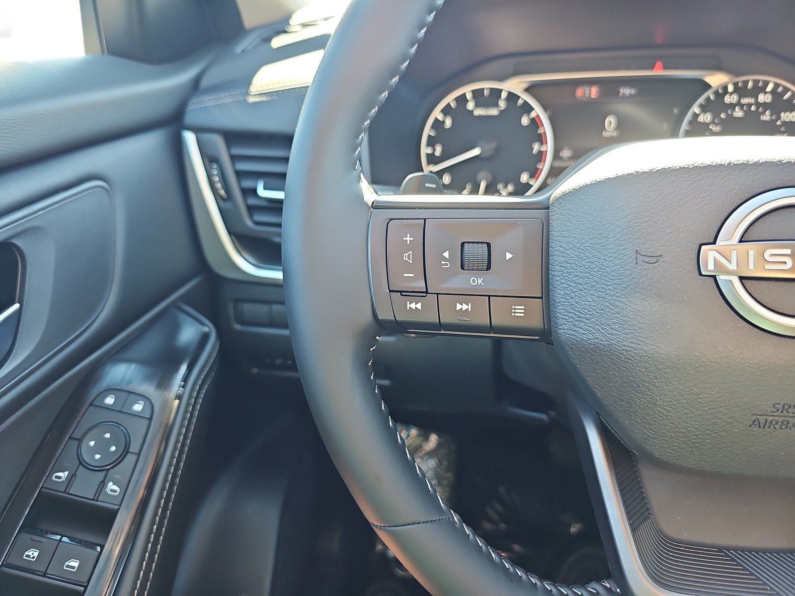 Used 2026 Nissan Rogue SV FWD image 14