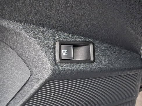 Used 2022 Volkswagen Taos SEL image 27