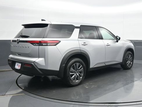 Used 2024 Nissan Pathfinder S image 6