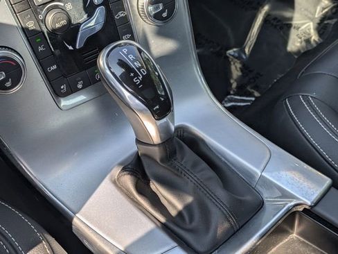 Used 2018 Volvo S60 T5 Dynamic w/ Vision Package image 19