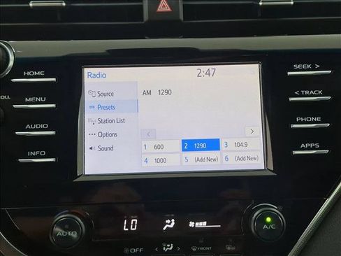Used 2018 Toyota Camry SE w/ Moonroof Package FWD image 18