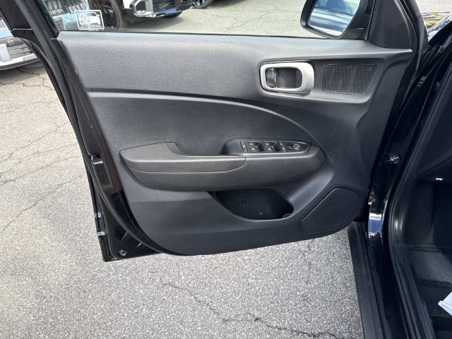Used 2021 Hyundai Venue SE FWD image 10
