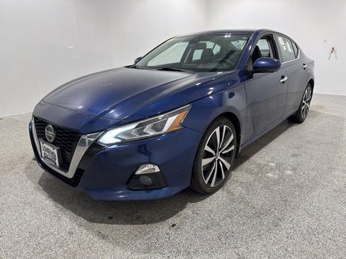 Used 2019 Nissan Altima 2.5 Platinum image 3