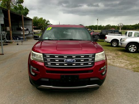 Used 2017 Ford Explorer XLT AWD/4WD image 3