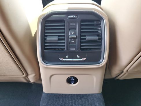Certified 2020 Porsche Macan AWD/4WD image 19