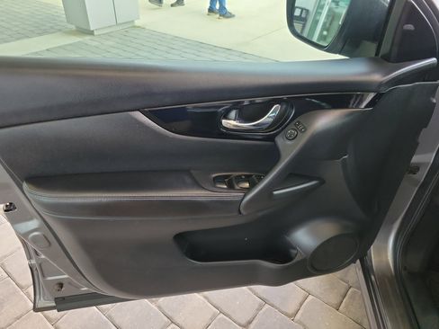 Used 2019 Nissan Rogue Sport SV image 10