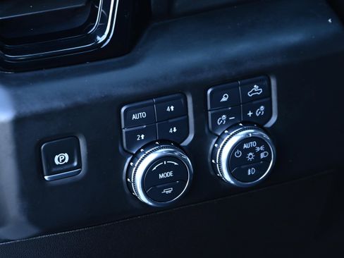 Used 2025 GMC Sierra 2500 AT4 w/ AT4 Premium Plus Package image 36