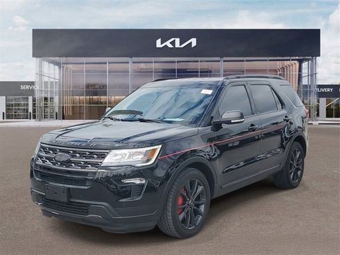 Used 2018 Ford Explorer XLT w/ Equipment Group 202A image 3