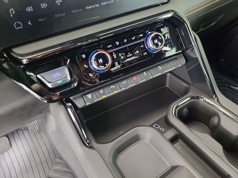 Used 2024 GMC Sierra 3500 AT4 w/ AT4 Premium Plus Package image 17