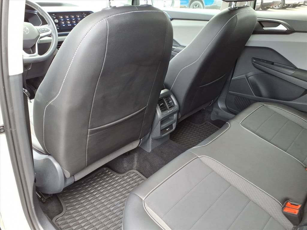 Used 2022 Volkswagen Taos SE w/ Panoramic Sunroof Package FWD image 15
