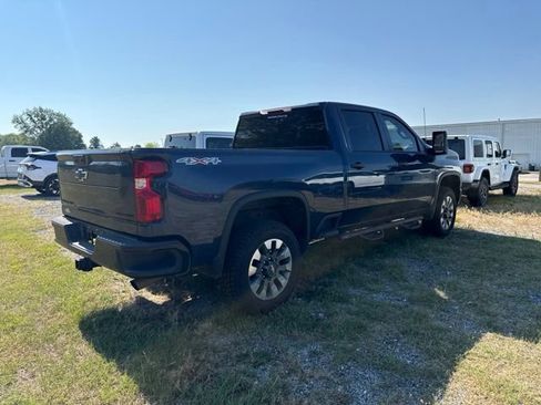 Used 2022 Chevrolet Silverado 2500 Custom w/ Custom Convenience Package AWD/4WD image 5