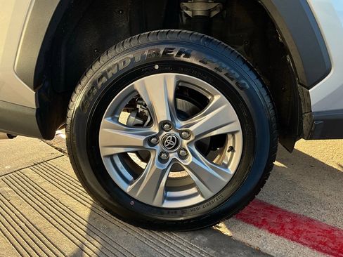 Used 2025 Toyota RAV4 XLE image 9