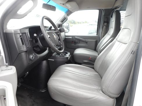 Used 2016 Chevrolet Express 2500 RWD image 12