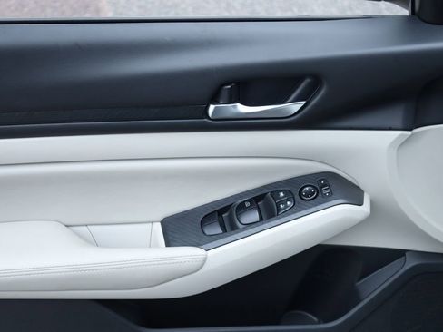 Used 2024 Nissan Altima 2.5 SV w/ SV Premium Package image 20