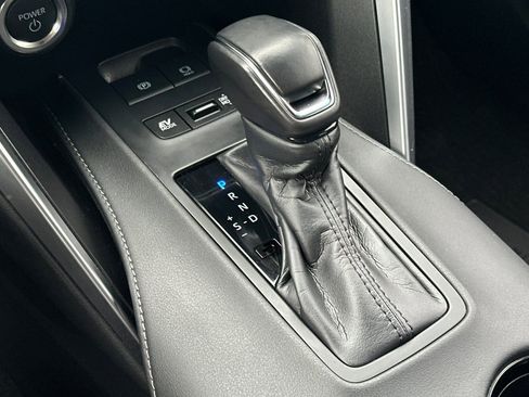 Used 2024 Toyota Venza LE AWD/4WD image 21