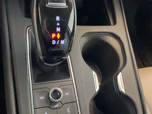 Used 2021 Cadillac XT4 Luxury w/ Cold Weather Package FWD image 13