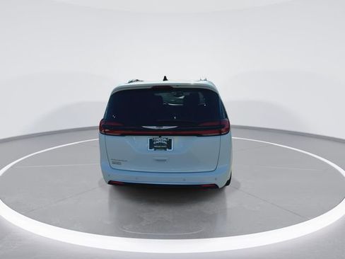 New 2026 Chrysler Pacifica Pinnacle image 7