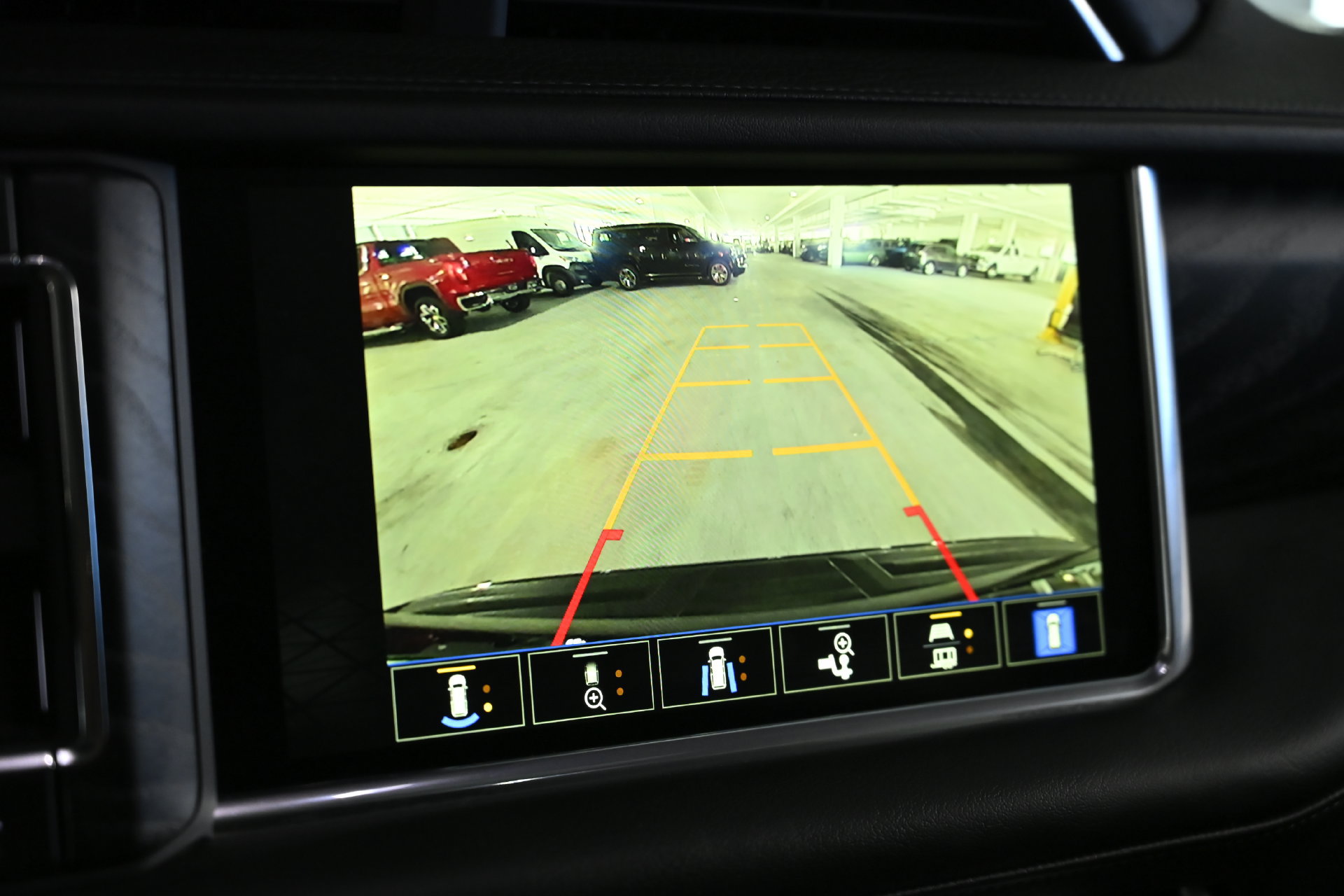 Used 2023 GMC Yukon XL Denali RWD image 35