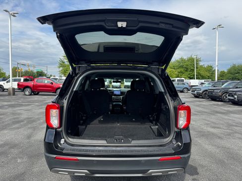 Certified 2022 Ford Explorer XLT w/ Equipment Group 202A AWD/4WD image 9